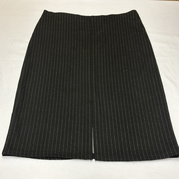 H&M Black Pencil Skirt Knee-Length Work. Size M - Picture 5 of 7